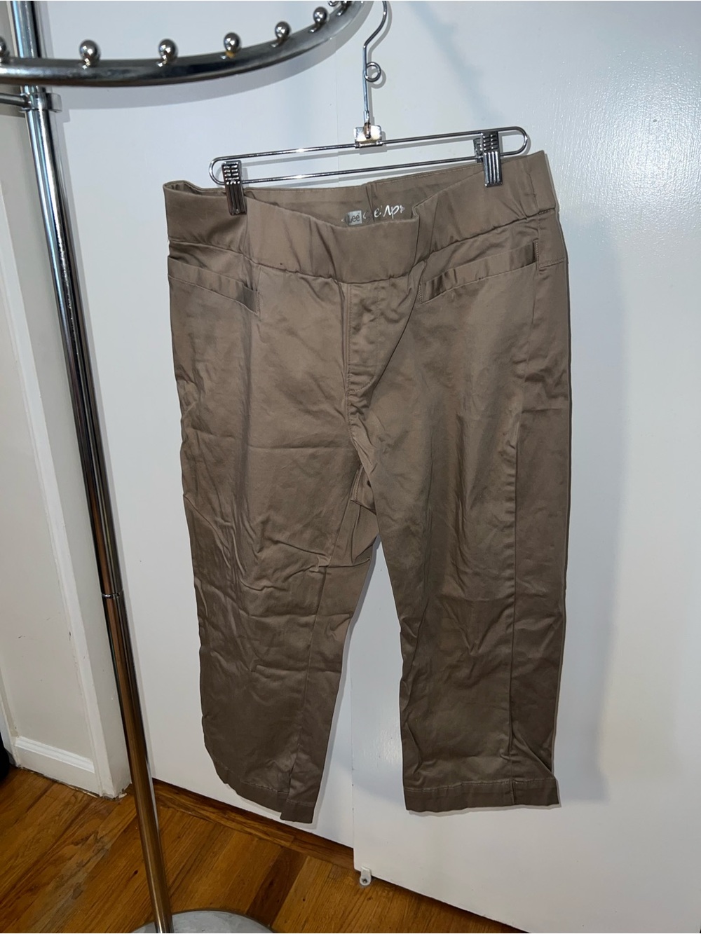 Lee Women's Tan Capris